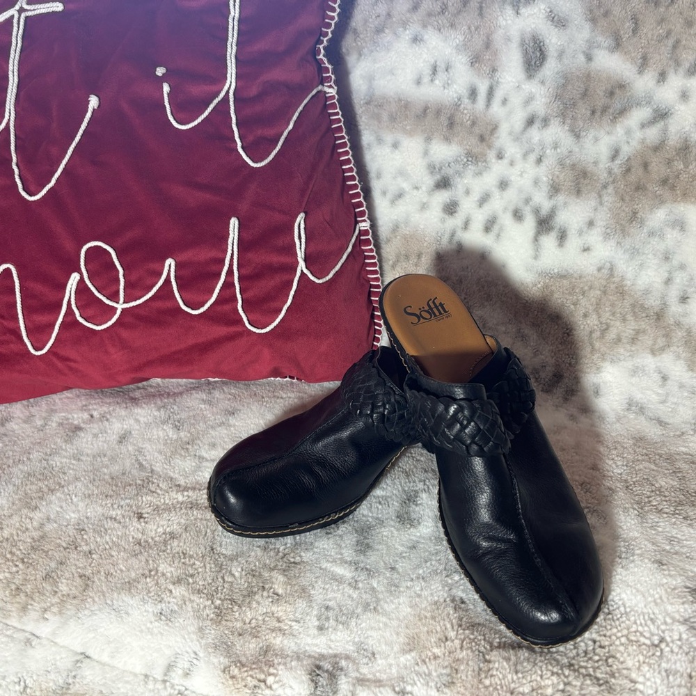Sofft leather mules